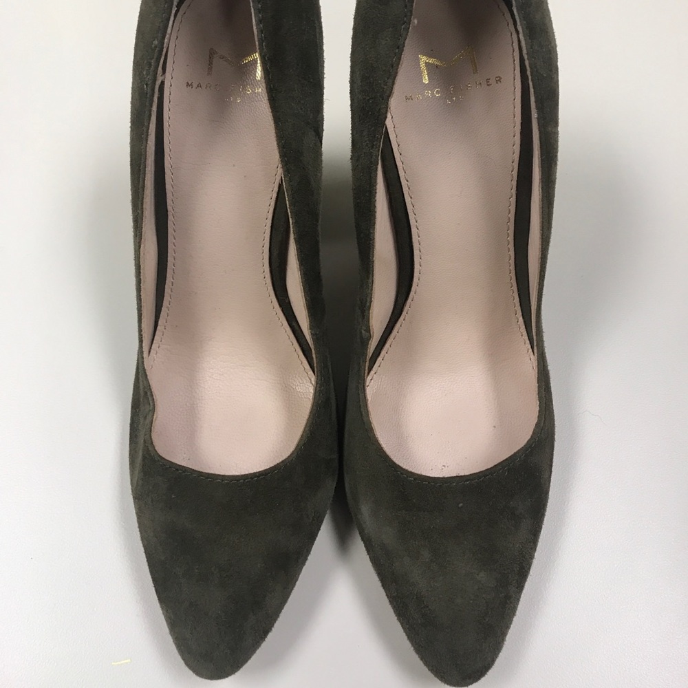 Marc Fisher pointed olive green suede pump
